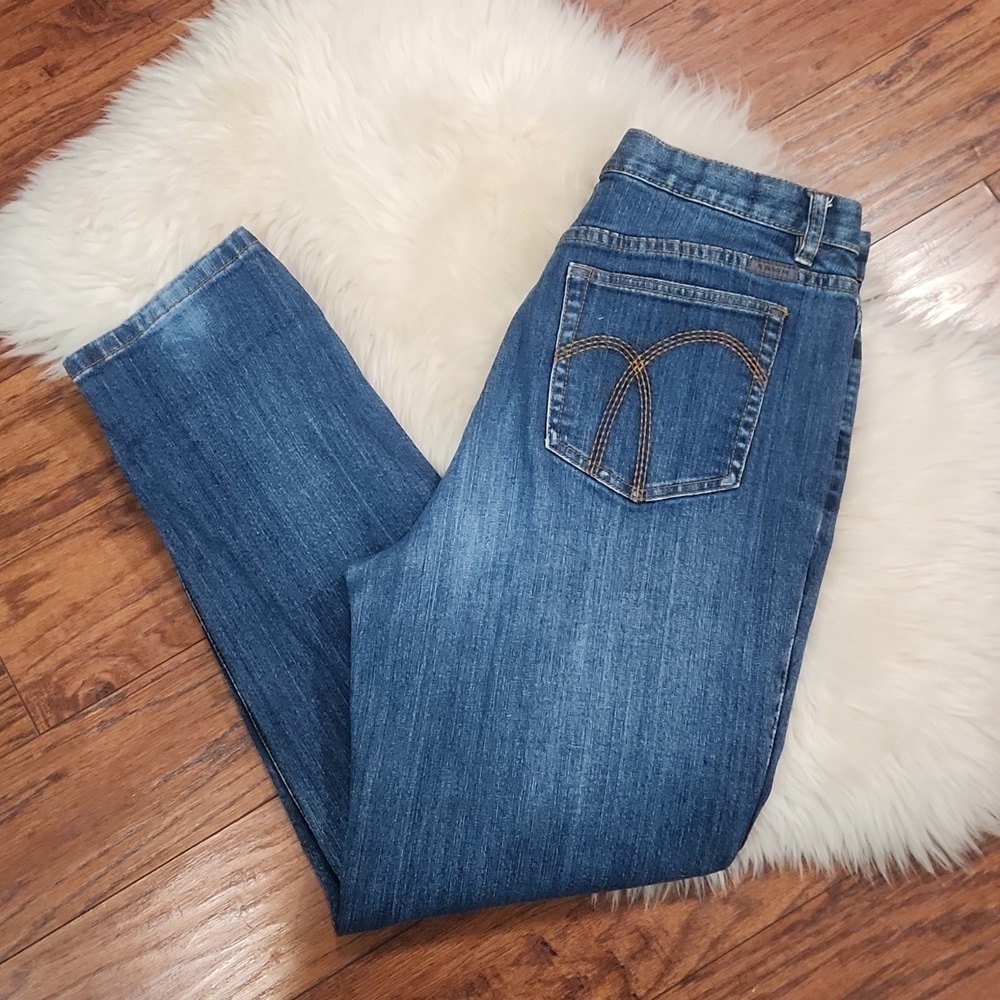 Liz Claiborne Medium Wash Classic Cut Jean's - Picture 2 of 6